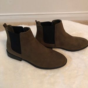 Chelsea boots